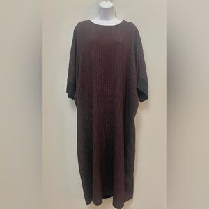 Women's Short-Sleeve Textured Dress in Dark Burgundy